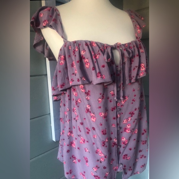 EXPRESS lavender floral ruffle front & sleeves can be Wear on or off shoulder. M - Picture 16 of 16